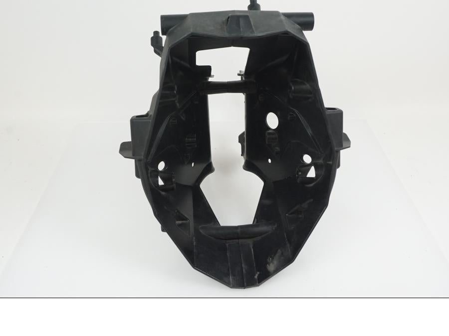 Höger sida på Toppkåpstag från en KTM 1290 Super Adventure -2015 motorcykel.