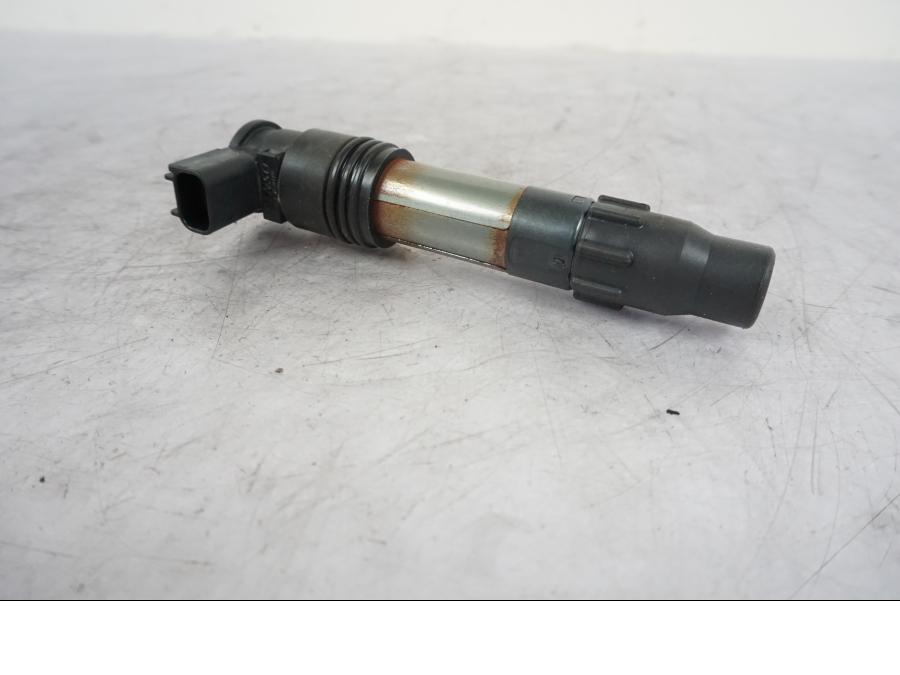 Höger sida på Tändspole från en Kawasaki Versys 650 -2014 motorcykel.