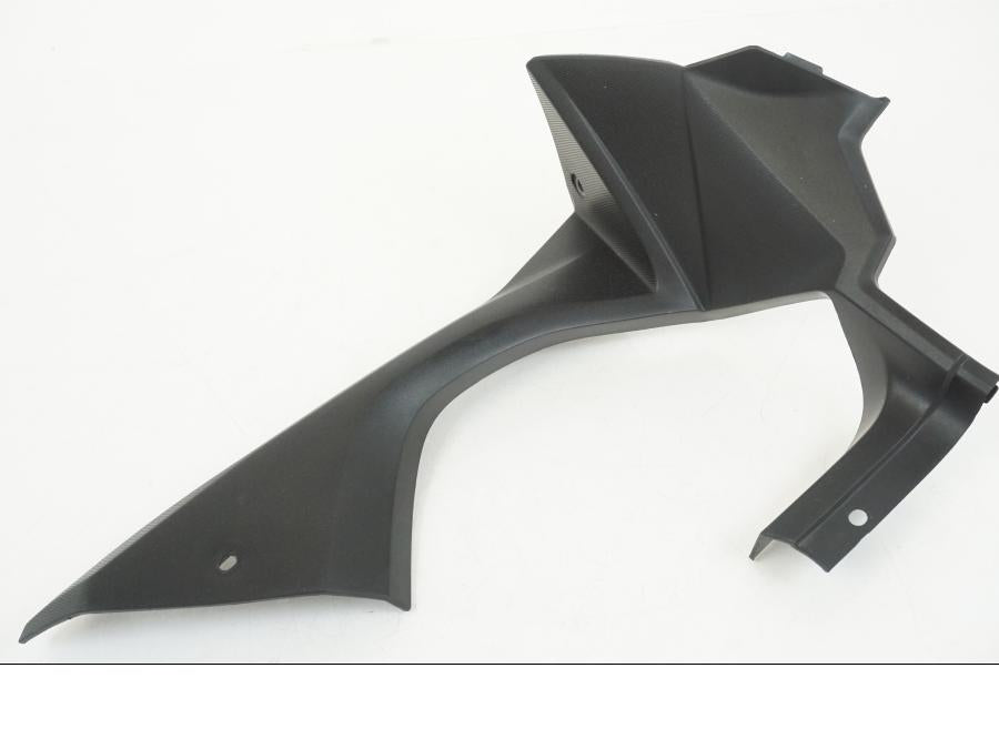 Framsidan på Instrumentpanelkåpa från en Kawasaki ER-6F -2016 motorcykel.