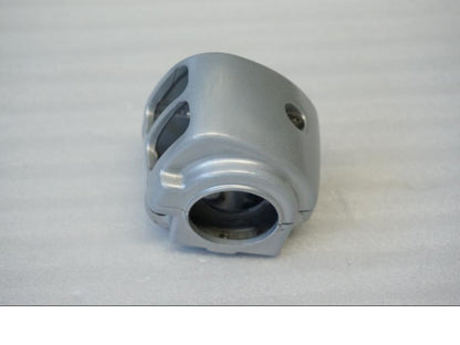 Baksidan på Styrelreglage från en H-D V-Rod 1130 -2002 motorcykel.