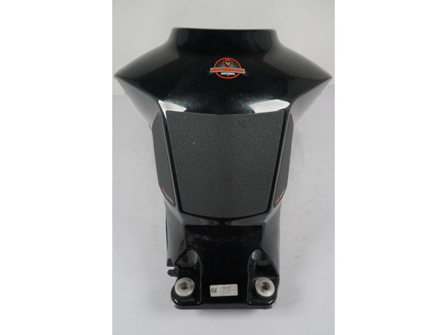 Höger sida på Bensintank från en KTM 1290 Super Duke R -2015 motorcykel.