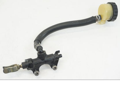 Framsidan på Bromshuvudcylinder från en Triumph TT 600 -2002 motorcykel.