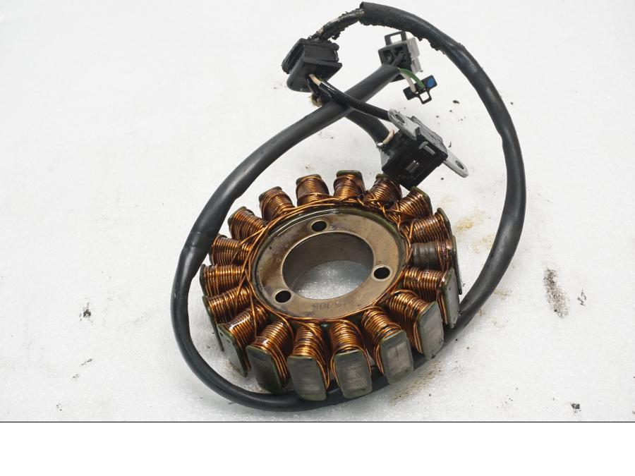 Framsidan på Generator från en Suzuki SV 650 -2006 motorcykel.