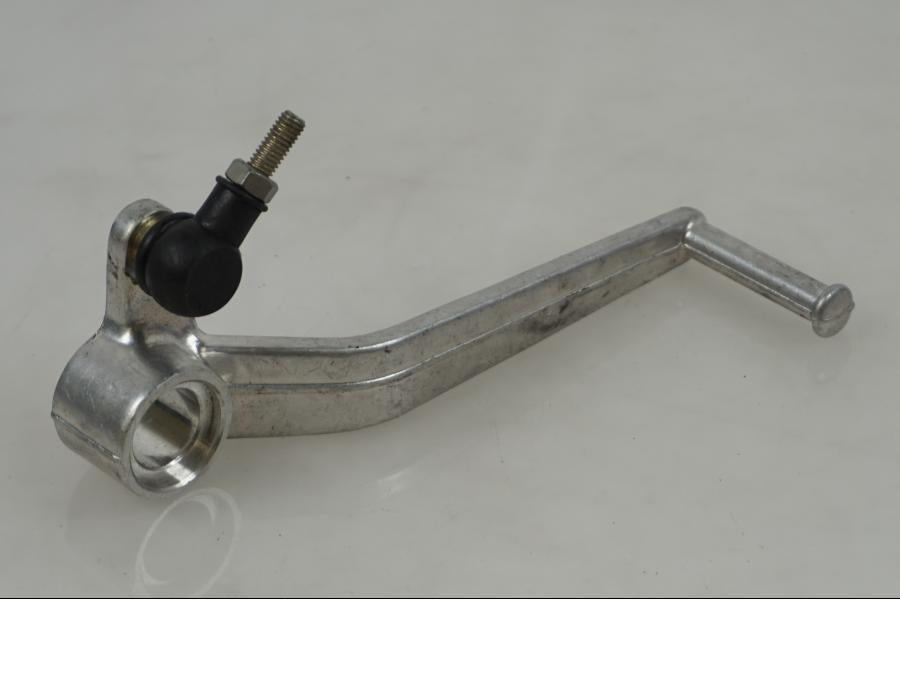 Baksidan på Bromspedal från en Kawasaki ZX-6R -2001 motorcykel.