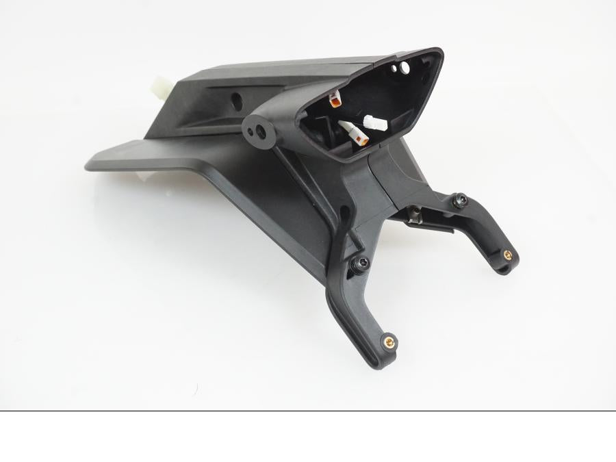 Framsidan på Skylthållare från en KTM 890 Duke -2020 motorcykel.