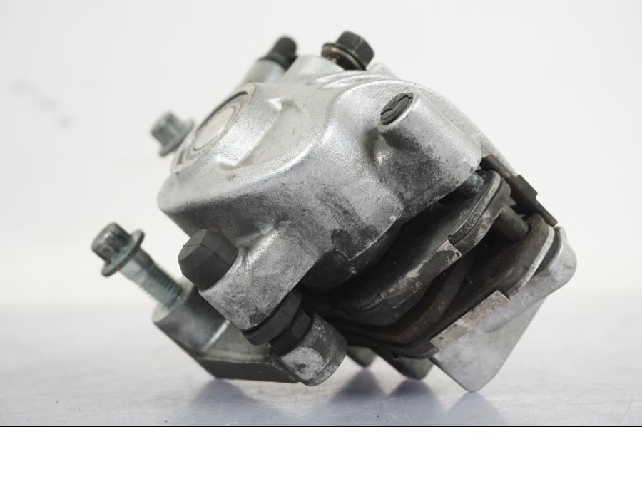 Vänster sida på Bromsok från en H-D Sportster 883 XL -2007 motorcykel.