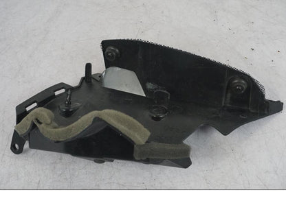 Snett nerifrån på Sidkåpa från en Yamaha MT-09 SP -2018 motorcykel.