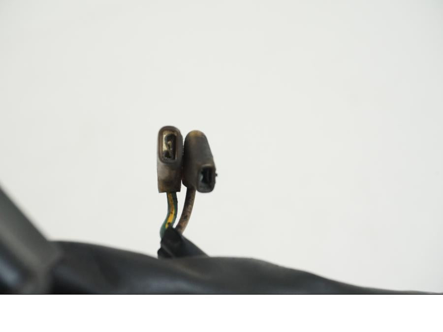 Snett nerifrån på Styrelreglage från en Yamaha XJR 1300 -2002 motorcykel.