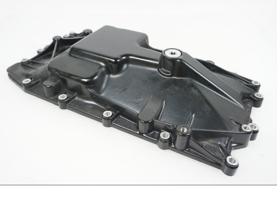 Höger sida på Oljetråg från en BMW F 850 GS -2019 motorcykel.