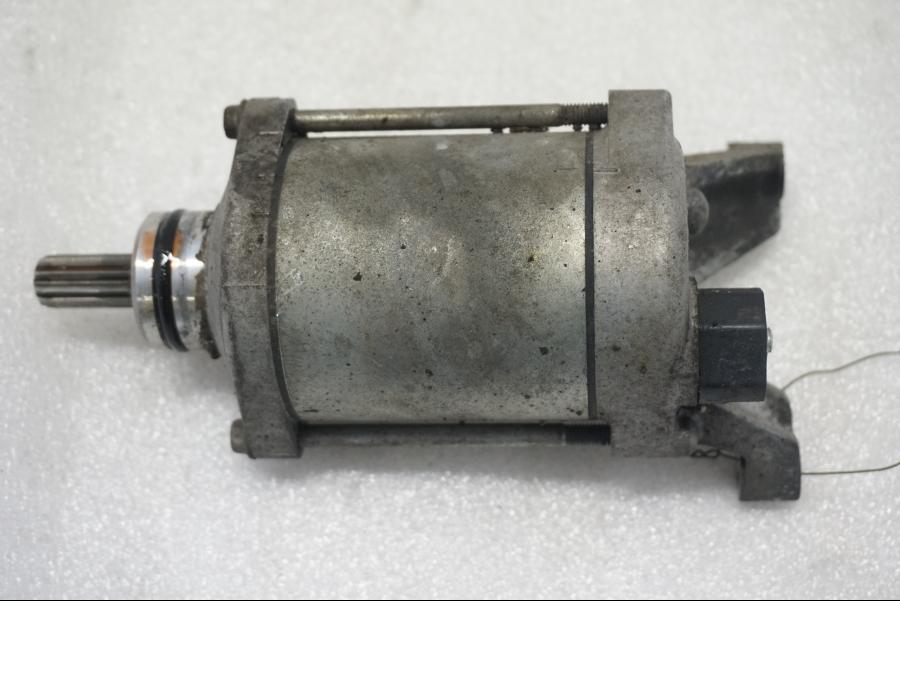 Framsidan på Startmotor från en Suzuki SV 650 -2016 motorcykel.