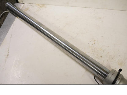 Vänster sida på Gaffelben från en Suzuki DR 650 -1991 motorcykel.