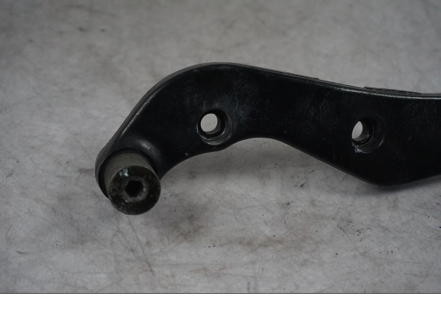 Baksidan på Bromsoksfäste från en Suzuki VL 1500 -1998 motorcykel.