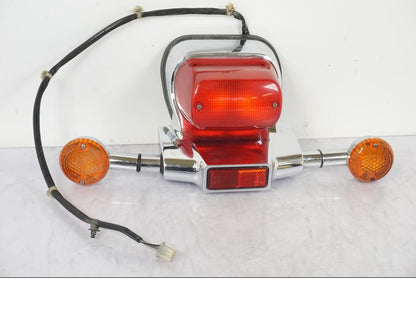 Framsidan på Baklampa från en Suzuki VL 800 -2002 motorcykel.