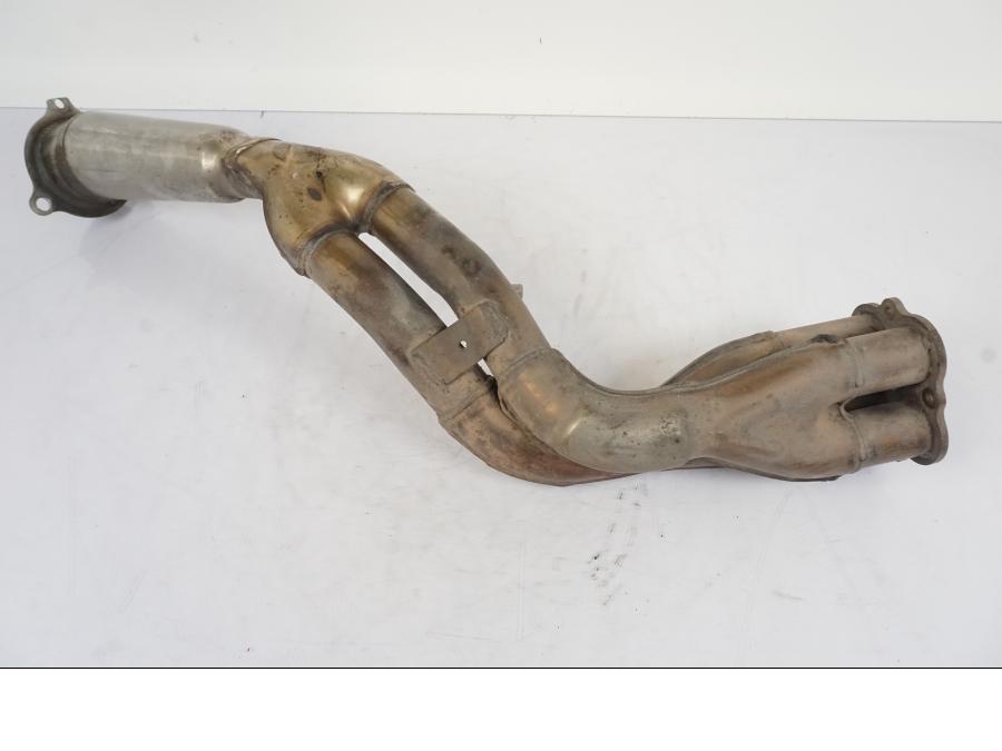 Snett nerifrån på Mellanrör från en Honda CBR 900 RR -2003 motorcykel.