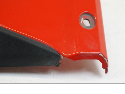 Baksidan på Magkåpa från en Ducati Streetfighter S -2011 motorcykel.