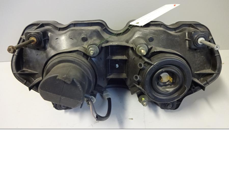 Vänster sida på Strålkastare från en Suzuki SV 650 -2002 motorcykel.