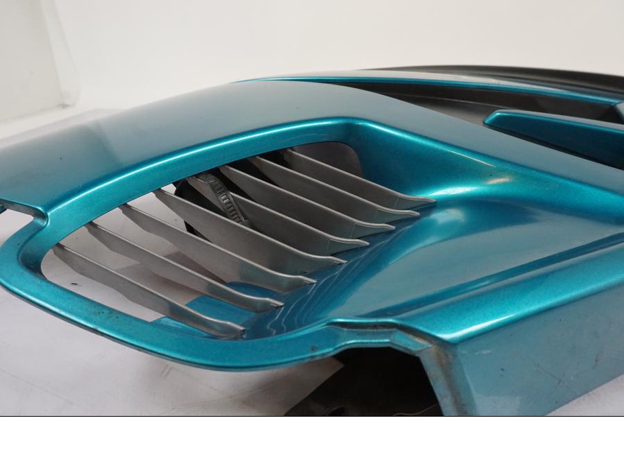 Snett nerifrån på Sidkåpa från en Honda VFR 750 -1994 motorcykel.