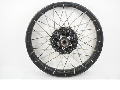 Baksidan på Fälg från en Ducati Multistrada V4 -2021 motorcykel.