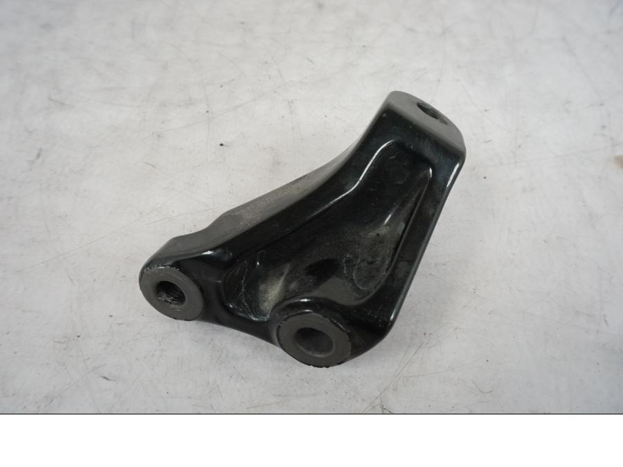 Vänster sida på Fotpinnefäste från en Triumph Bonneville T120 -2021 motorcykel.