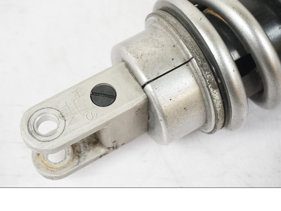 Baksidan på Stötdämpare från en Kawasaki ZX-6R -2011 motorcykel.