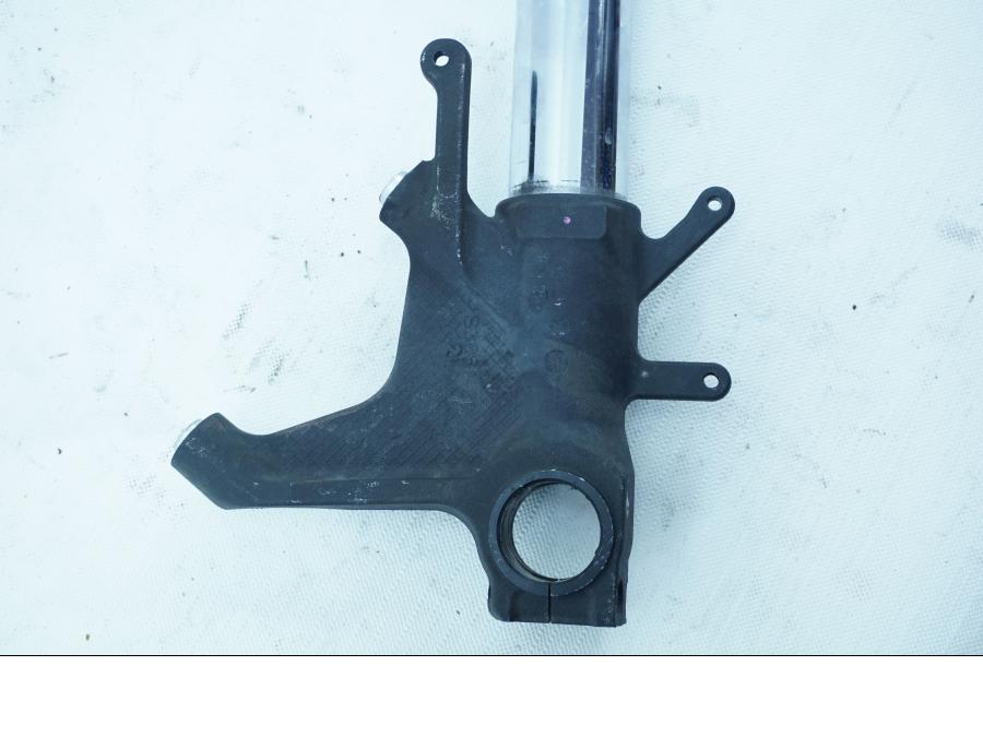 Höger sida på Gaffelben från en Suzuki GSX-R 750 -2009 motorcykel.