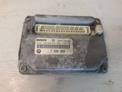 Framsidan på Motronic styrenhet från en BMW R 1150 GS -2003 motorcykel.