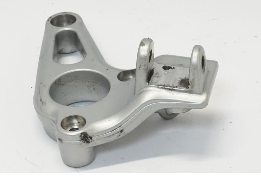 Baksidan på Fotpinnefäste från en BMW R 1150 RS -2004 motorcykel.