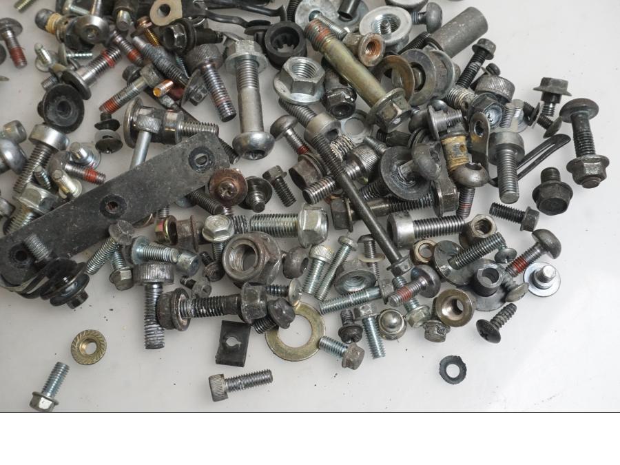 Vänster sida på Skruv / Mutter etc från en Honda VTR 1000 F -1997 motorcykel.