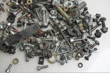 Vänster sida på Skruv / Mutter etc från en Honda VTR 1000 F -1997 motorcykel.