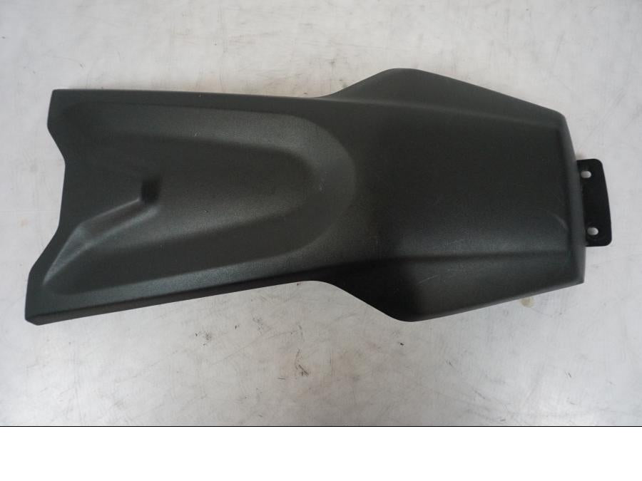 Vänster sida på Bensintankskåpa från en Yamaha MT-07 -2023 motorcykel.