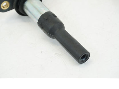 Vänster sida på Tändspole från en Ducati Streetfighter V4 -2020 motorcykel.