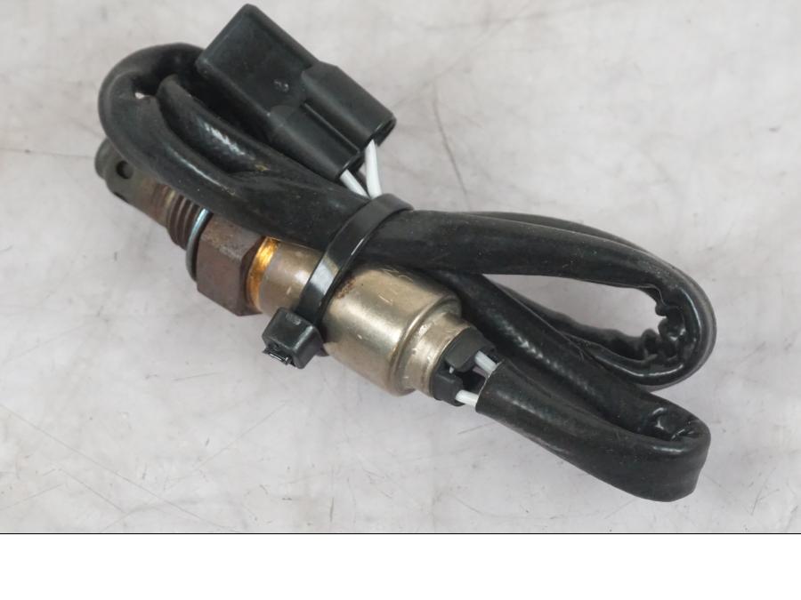 Snett uppifrån på Lambdasond från en KTM 1290 Super Duke R -2022 motorcykel.