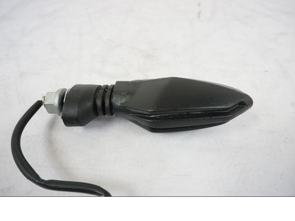 Snett uppifrån på Blinkers LED från en KTM 790 Duke -2019 motorcykel.