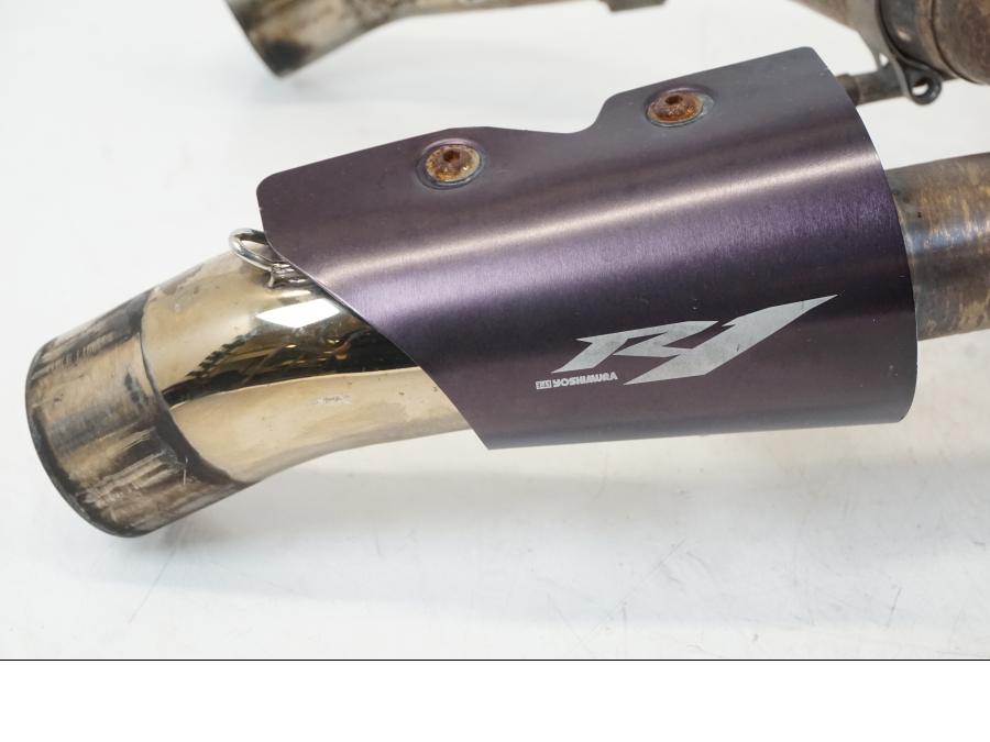 Baksidan på Grenrör från en Yamaha YZF 1000 R1 -2009 motorcykel.