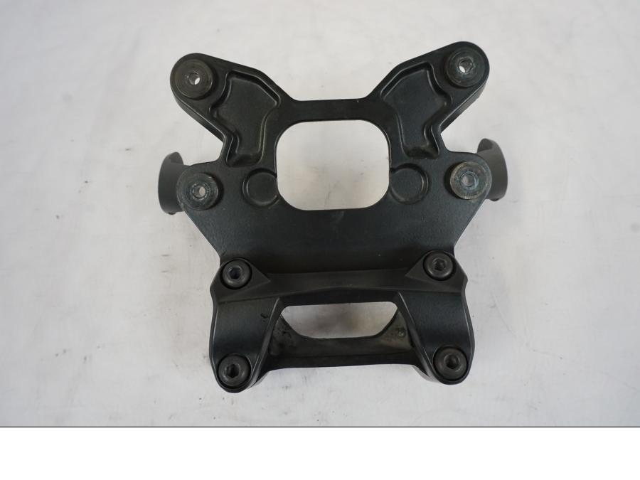 Baksidan på Instrumentfäste från en KTM 125 Duke -2017 motorcykel.