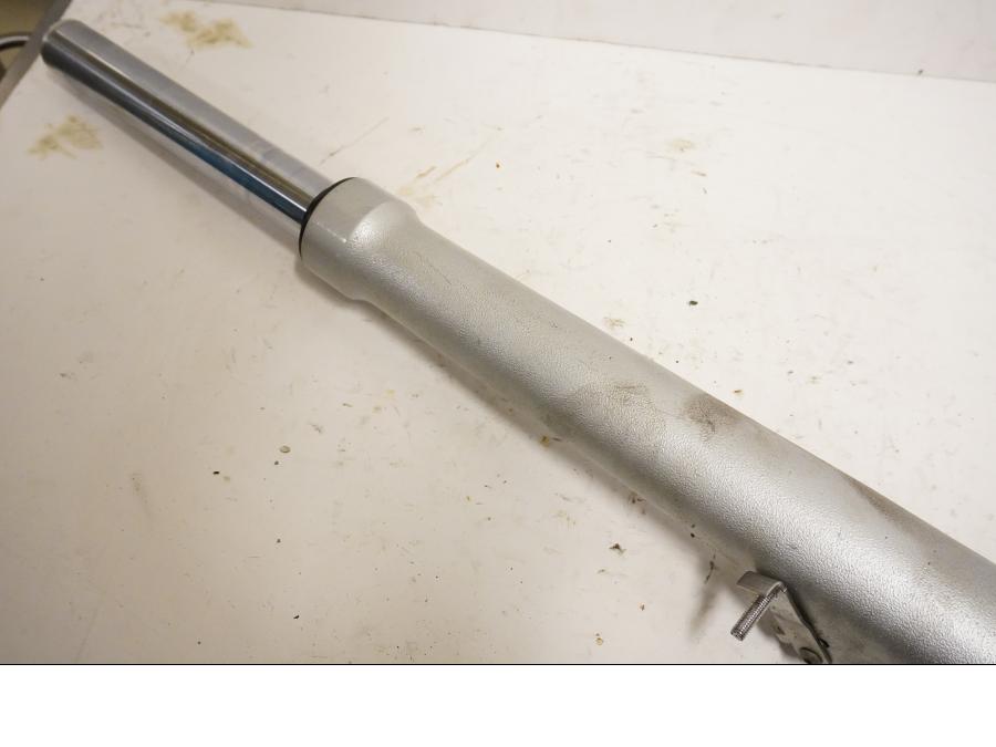 Höger sida på Gaffelben från en BMW K 1200 LT -2004 motorcykel.