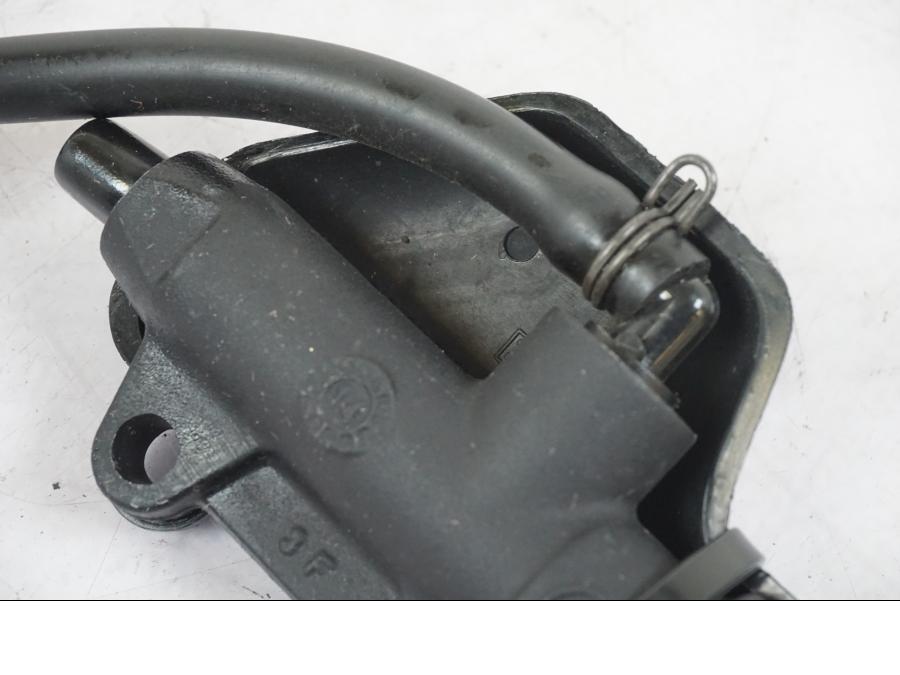 Baksidan på Bromshuvudcylinder från en KTM 690 Duke -2015 motorcykel.