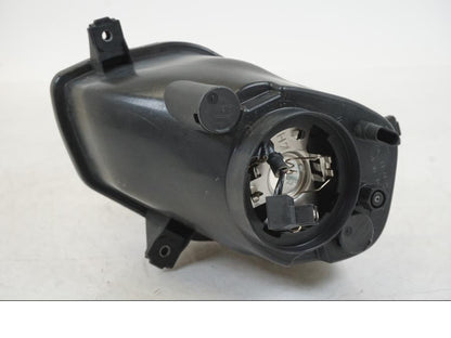 Snett nerifrån på Strålkastare från en BMW S 1000 R -2013 motorcykel.