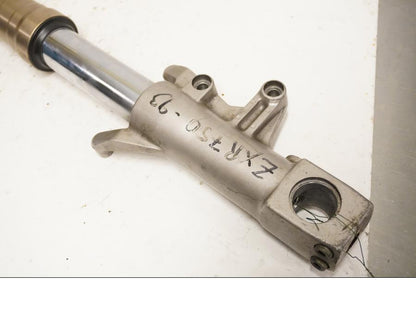 Baksidan på Gaffelben från en Kawasaki ZXR 750 -1993 motorcykel.