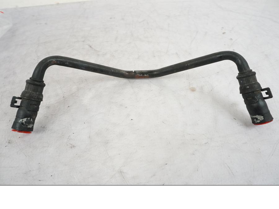 Framsidan på Oljekylrör från en BMW R 850 R -2004 motorcykel.