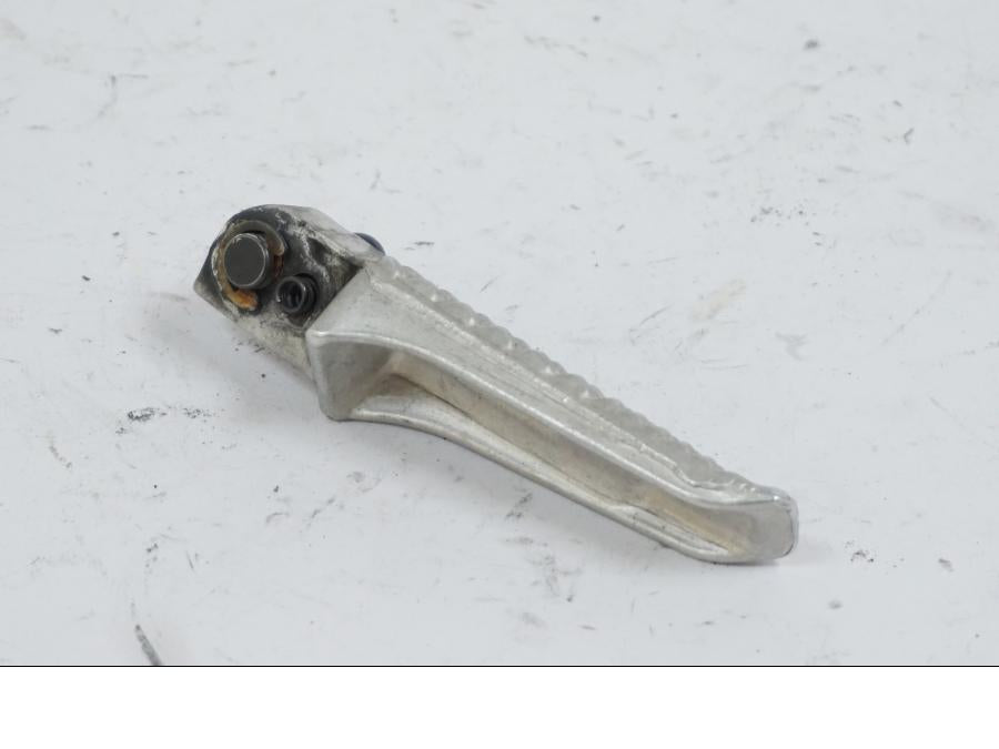 Höger sida på Fotpinne från en Suzuki GSX-R 1000 -2008 motorcykel.