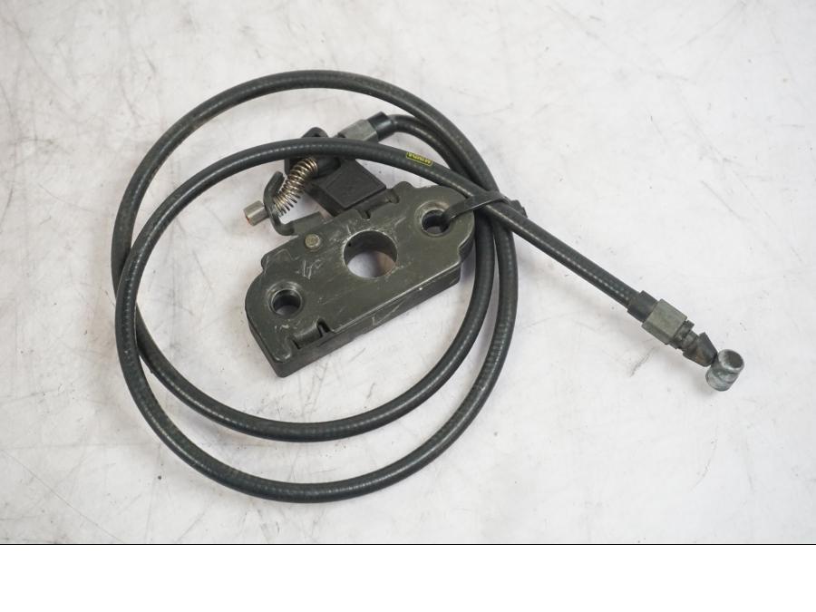 Framsidan på Sadellåsmekanism från en Triumph Tiger -2009 motorcykel.