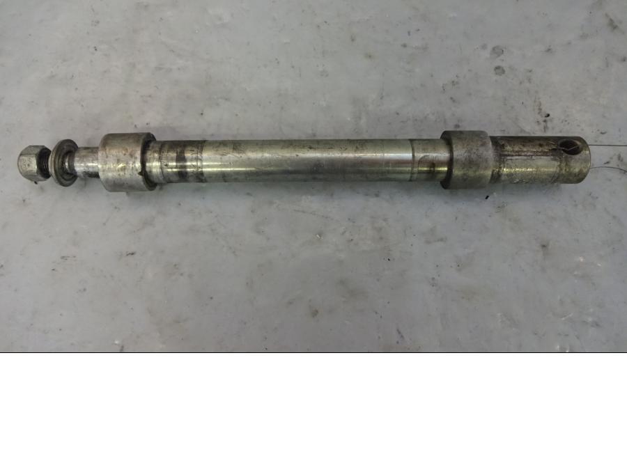 Framsidan på Axel från en H-D Touring Road King Custom FLHRSI -2004 motorcykel.