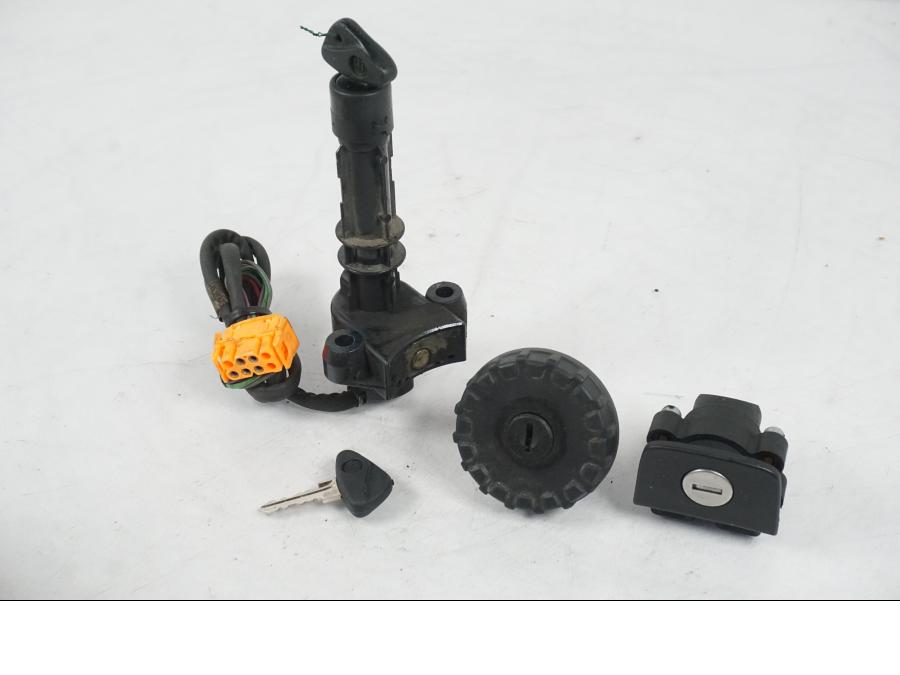 Framsidan på Låssats från en BMW K 1200 LT -2004 motorcykel.