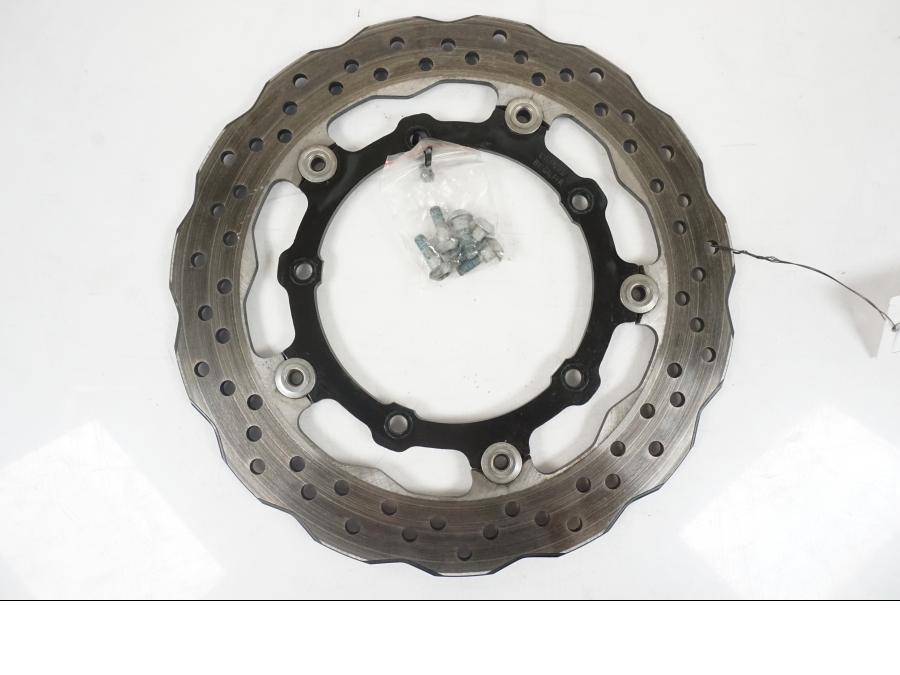 Framsidan på Bromsskiva från en Yamaha MT-07 -2019 motorcykel.