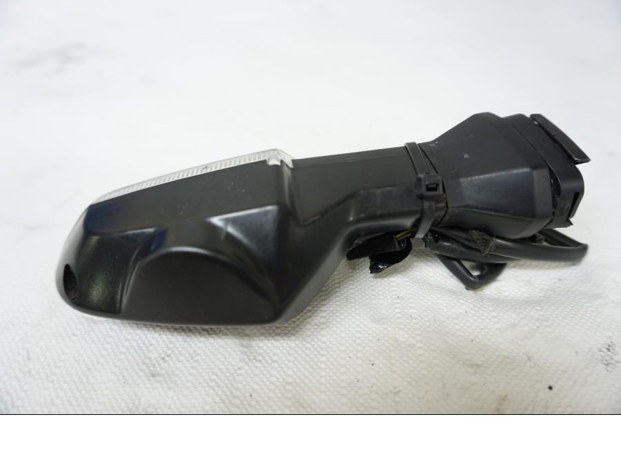 Höger sida på Blinkers från en Kawasaki Z 800 -2013 motorcykel.