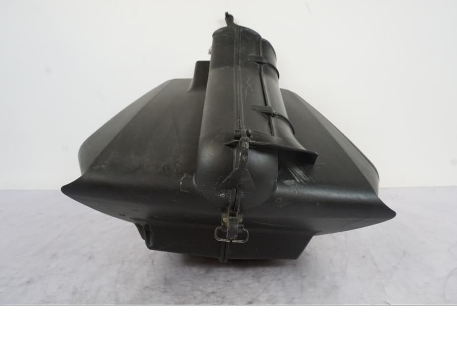 Höger sida på Luftburk från en KTM 690 Duke -2014 motorcykel.