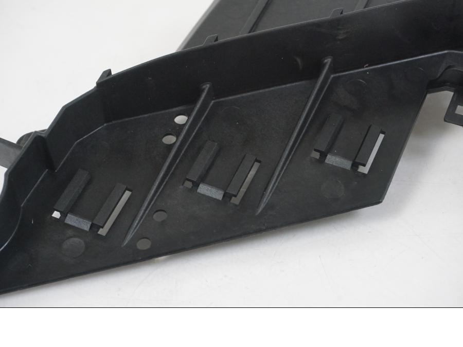 Baksidan på Reläbox från en BMW F 650 CS -2002 motorcykel.