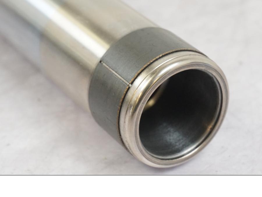 Snett uppifrån på Gaffelben från en Kawasaki ZX-6R -1995 motorcykel.