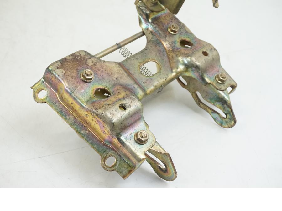 Vänster sida på Sadelfäste från en Honda ST 1300 -2002 motorcykel.